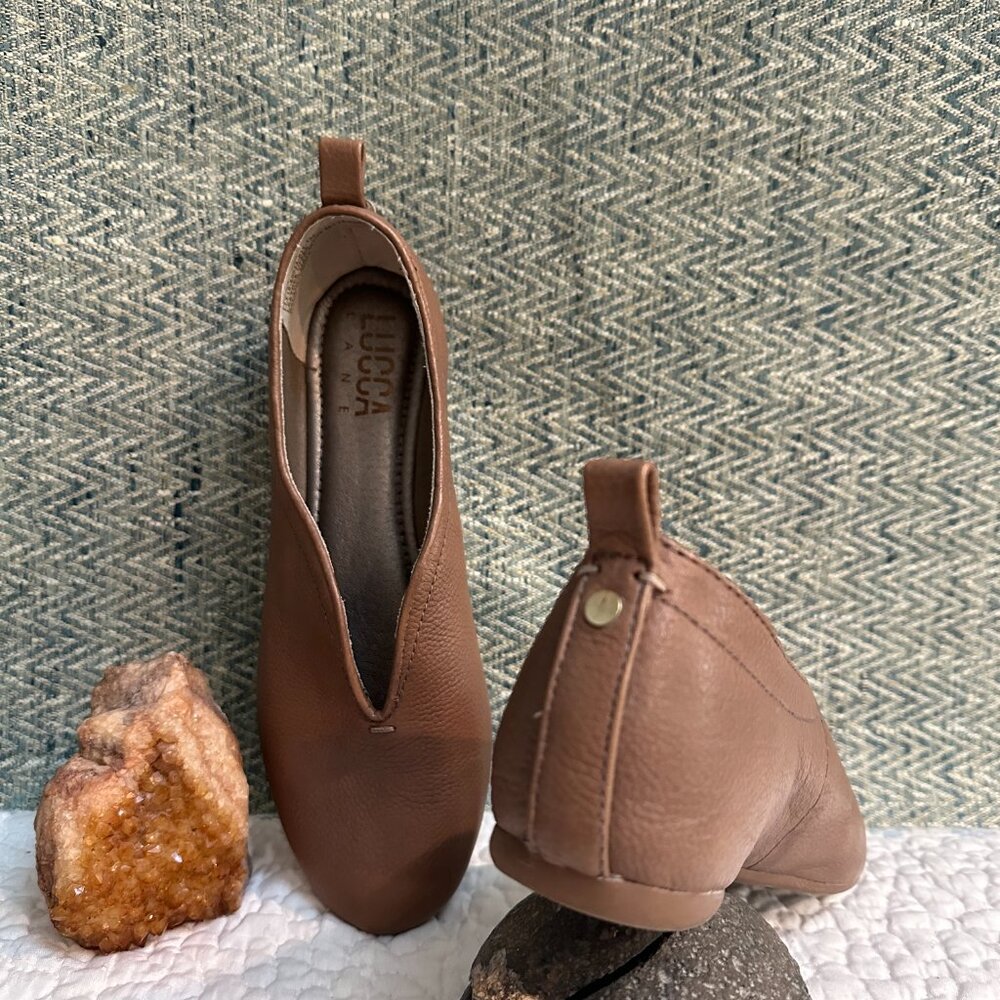 Lucca Lane taupe, leather ballet flats Size 7 M
